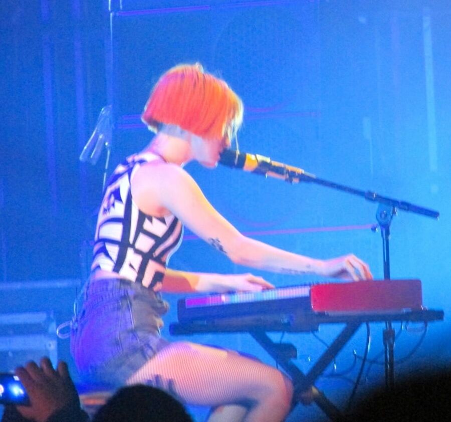 Hayley Williams Just Begging for it volume