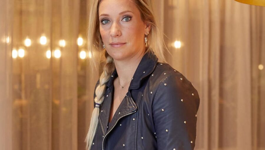 Dutch Presenter &amp; Hockey Player - Helene Hendriks
