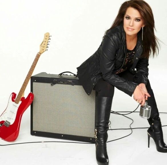 Female Celebrity Boots &amp; Leather - Robin Meade