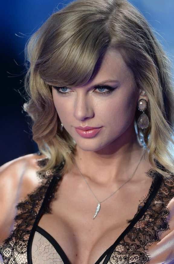 I worship Taylor Swift