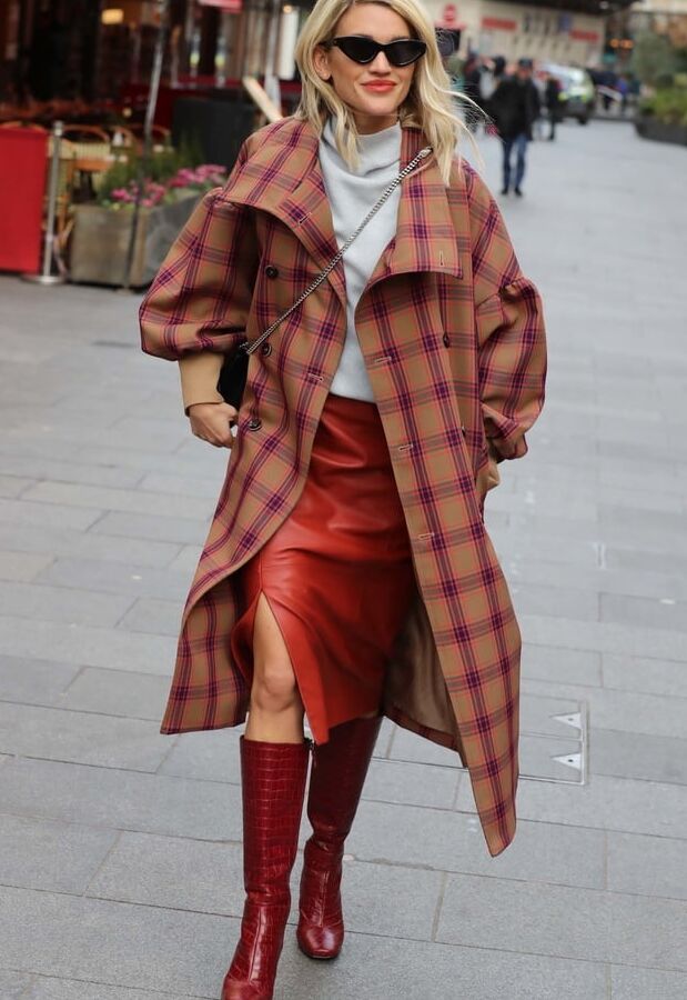 Female Celebrity Boots &amp; Leather - Ashley Roberts