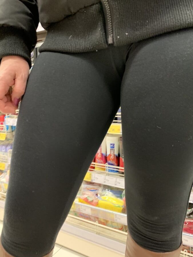 Big ass in mature cameltoe