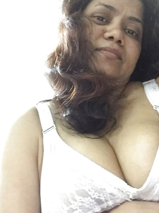 BBW Desi Indian aunty big boobs and hairy pussy()
