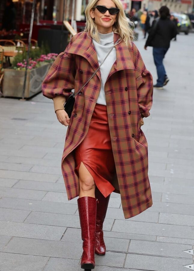 Female Celebrity Boots &amp; Leather - Ashley Roberts