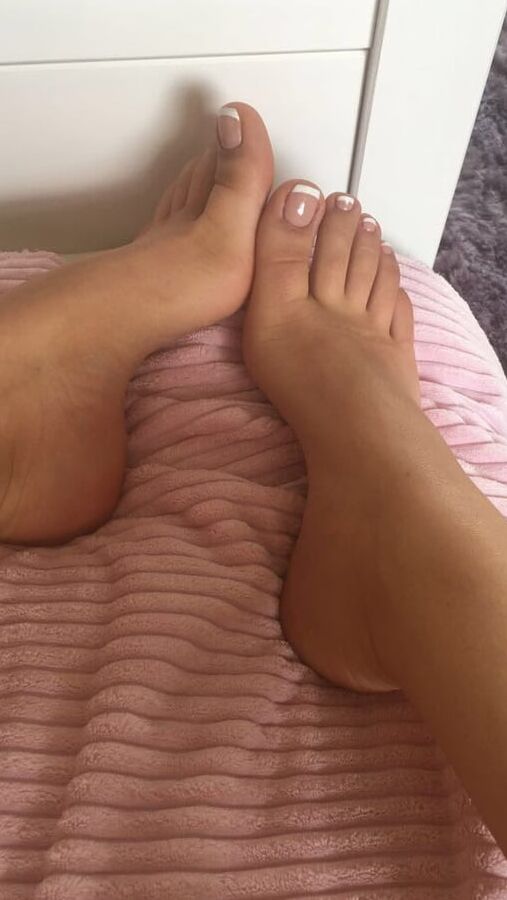 Show more soles in the air &amp; bare female feet in porn.