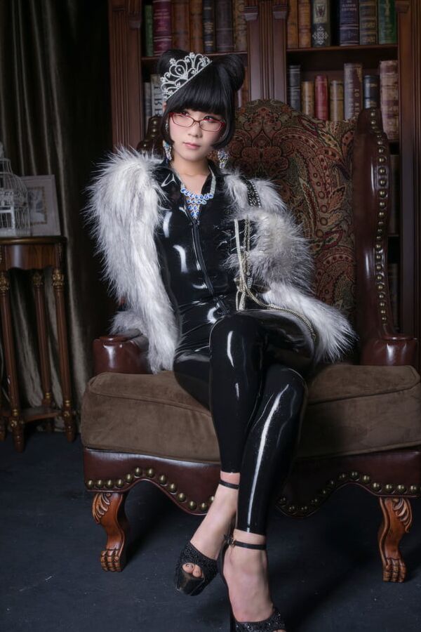 Eri Kitami in sexy black latex suit
