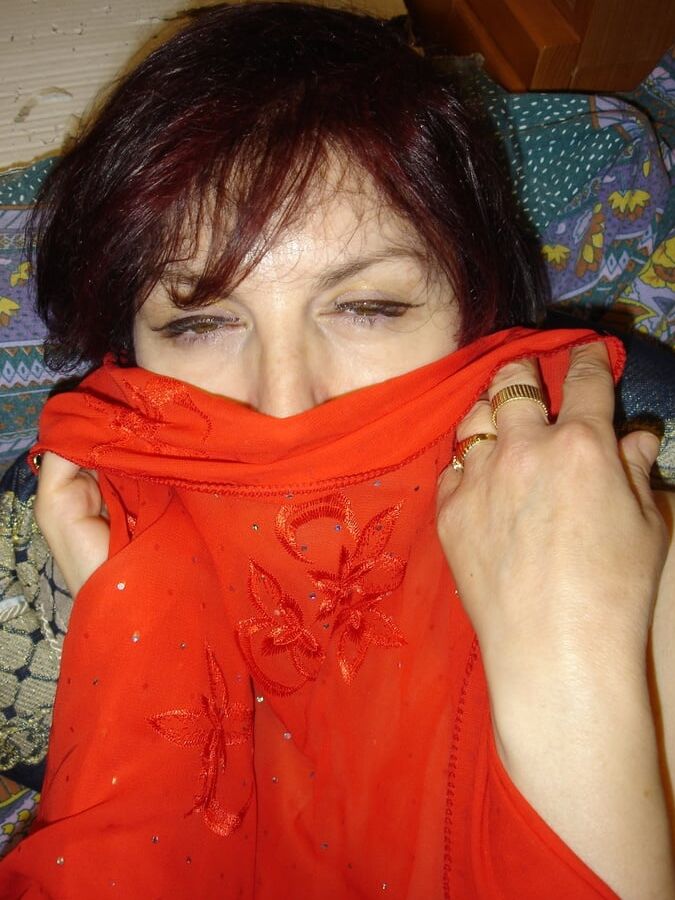 Paola Pissedu (paolapornfeminist) and the red sheet