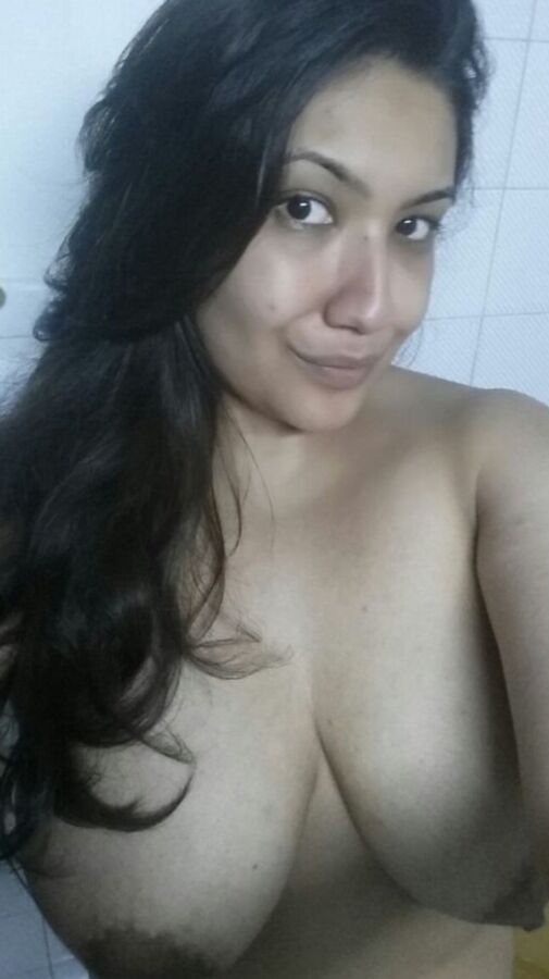 Desi MILF Sristhi (nudes)