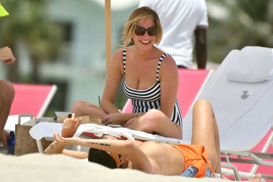 Kristen Doute topless Miami jun