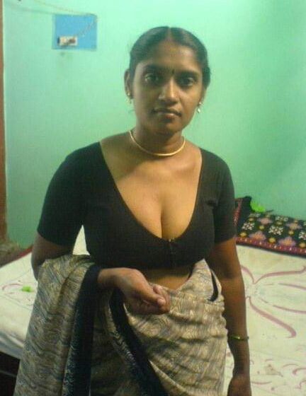 Indian aunty flashing big boobs
