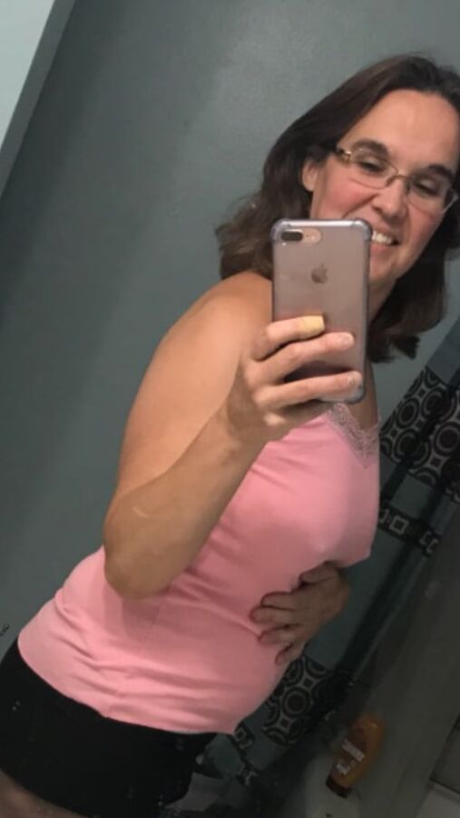 Tammy showing her sexy cellulite PAWG body tease