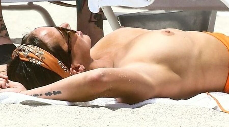 Kristen Doute topless Miami jun
