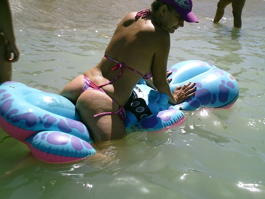 Nude Amateur Pics - Busty Girlfriend Topless On Beach