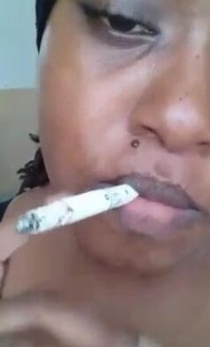 Kenian beauty Aisha hot smoking