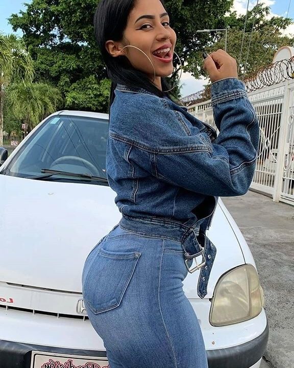 Latinas in jeans