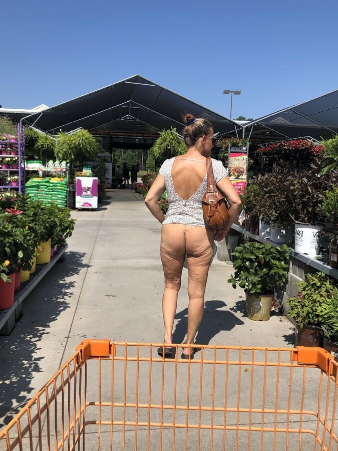 Ex-girlfriend Leslie Walmart home depot cellulite thighs ass
