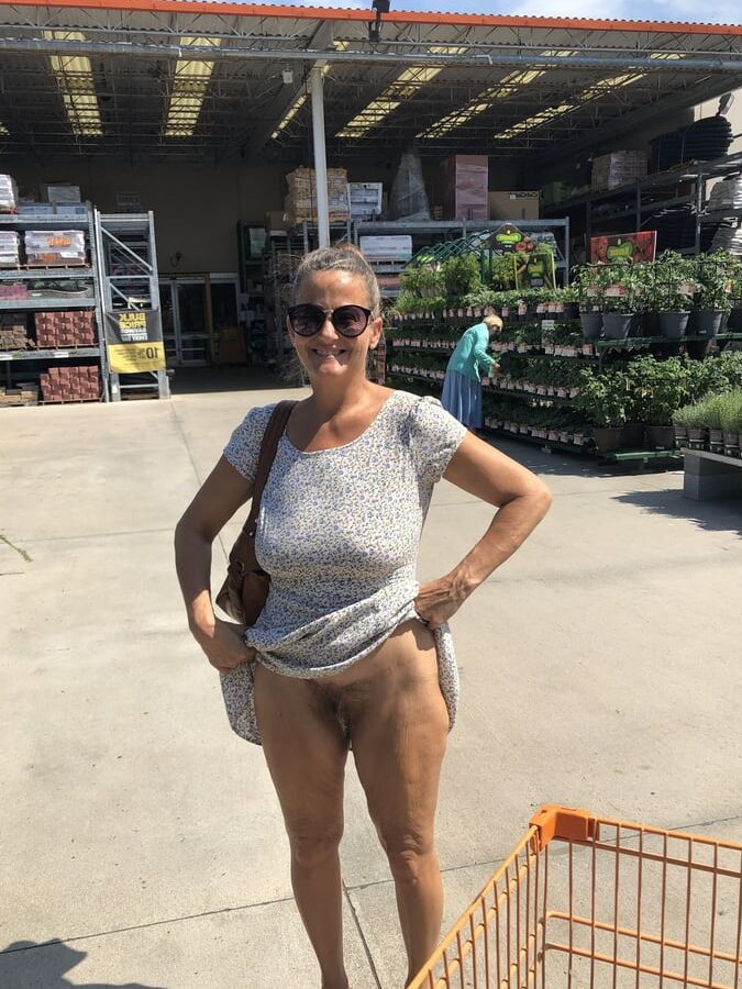 Ex-girlfriend Leslie Walmart home depot cellulite thighs ass