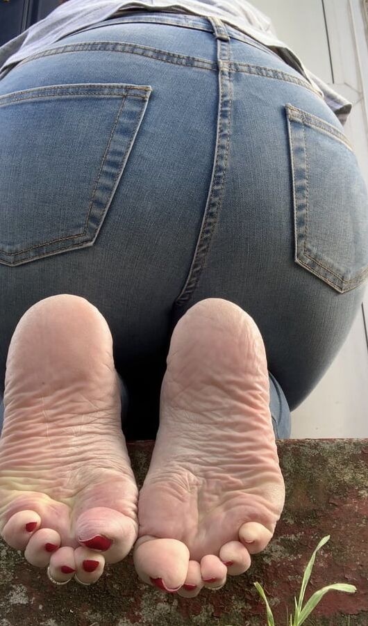 Milf Soles &amp; Toes