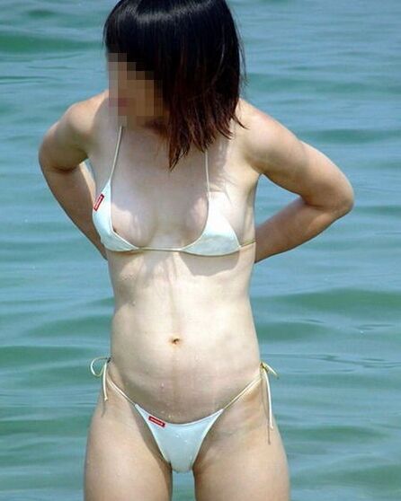 Micro bikini ladies in Japan