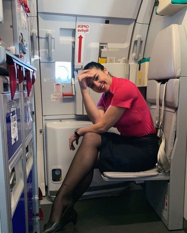 Air Hosstess - Flight attendant - Cabin Crew - Stewardess