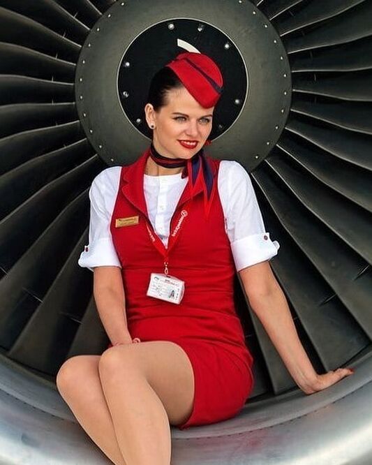 Air Hosstess - Flight attendant - Cabin Crew - Stewardess