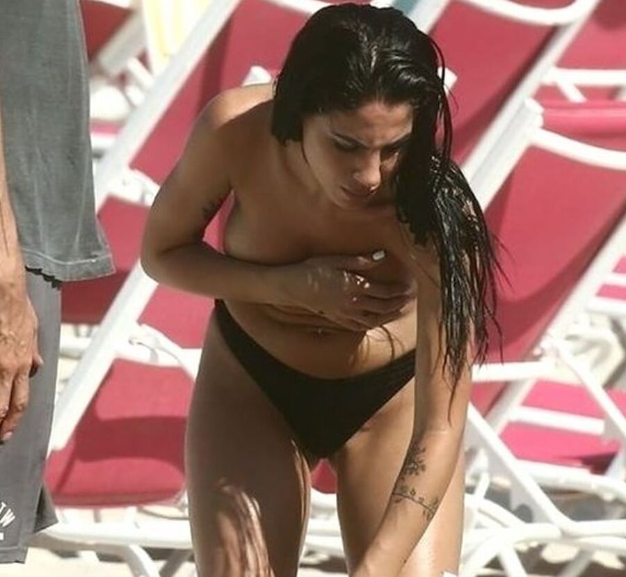 Giulia de Lellis beach topless april
