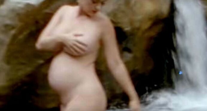 Katy Perry nude on her latest clip Daisies