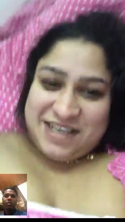 Desi Pakistan busty Deepika showing her boobs to secret bf