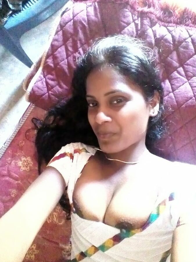 Desi indian villager girl show her nude selfie