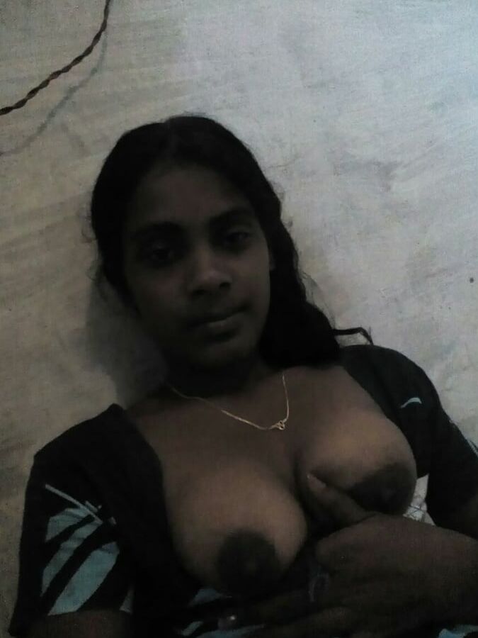 Desi indian villager girl show her nude selfie