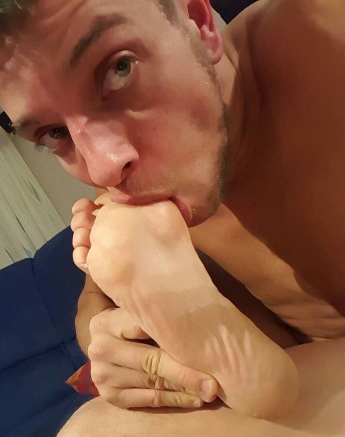 feet,soles and toes