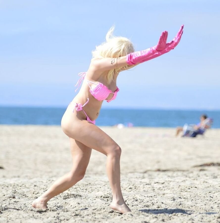 Courtney Stodden in pink bikini