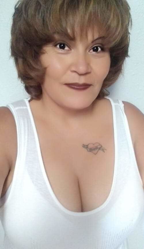 Horny Facebook mom Lene Chvz needs cum on her tits
