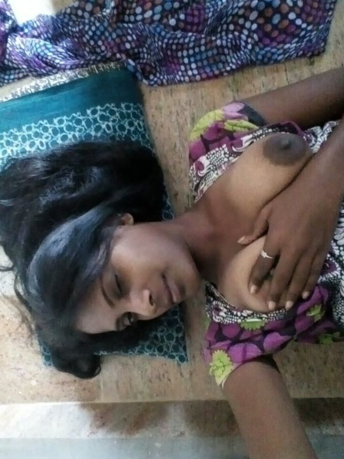 Desi indian villager girl show her nude selfie