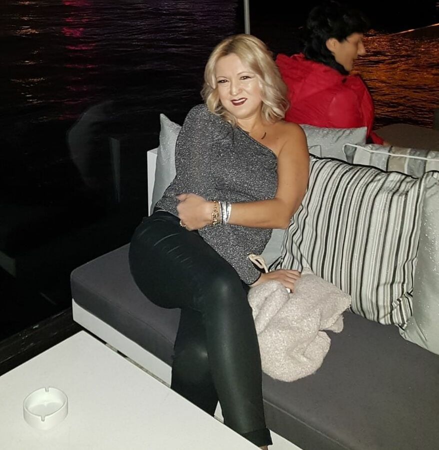 Turkish Sexy Mom - - Please Fake of Her