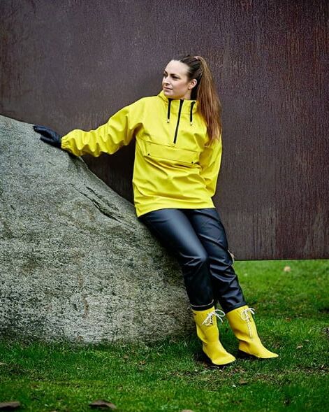 GIRLS IN SHINY RAIN OUTFITS (ANORAK) - (RUBBER BOOTS)