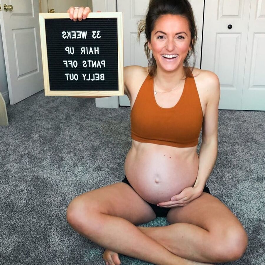 Pregnant amateur Kim is fucked like a bunny