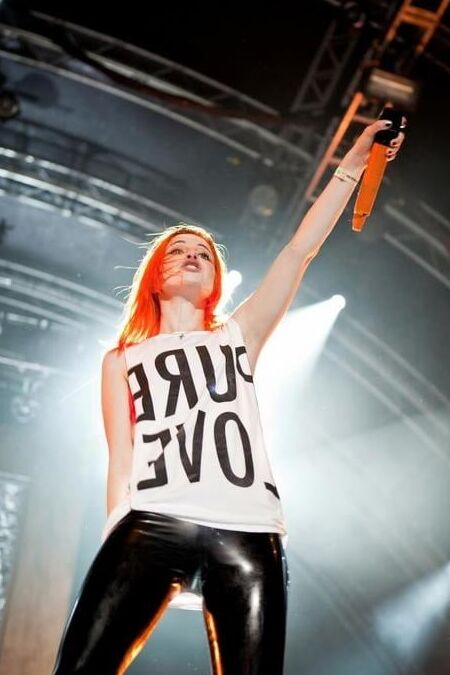 Hayley Williams just begging for it vol.