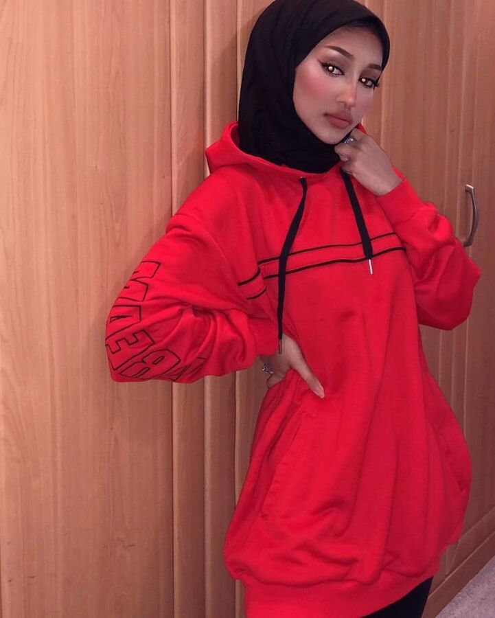 Slutty Face Hijabi Modern Turbanli