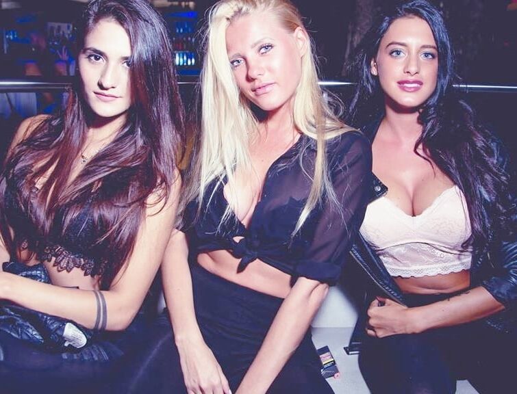 Girls partying in club - Paris