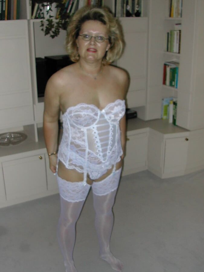 wife in dessous