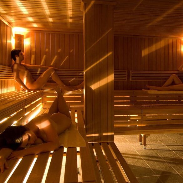 des belles nanas au sauna