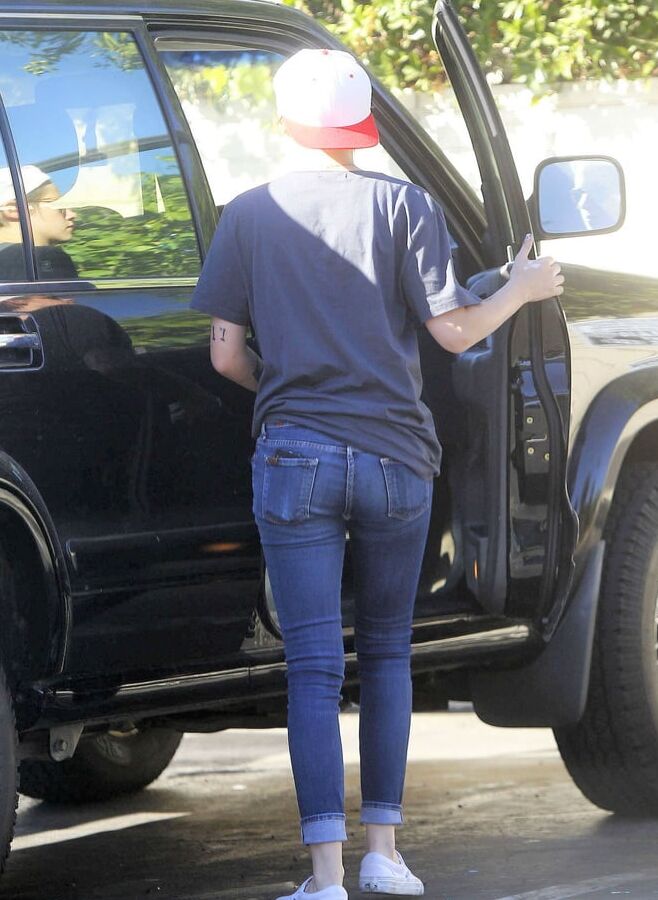 Kristen Stewart Tight jeans only