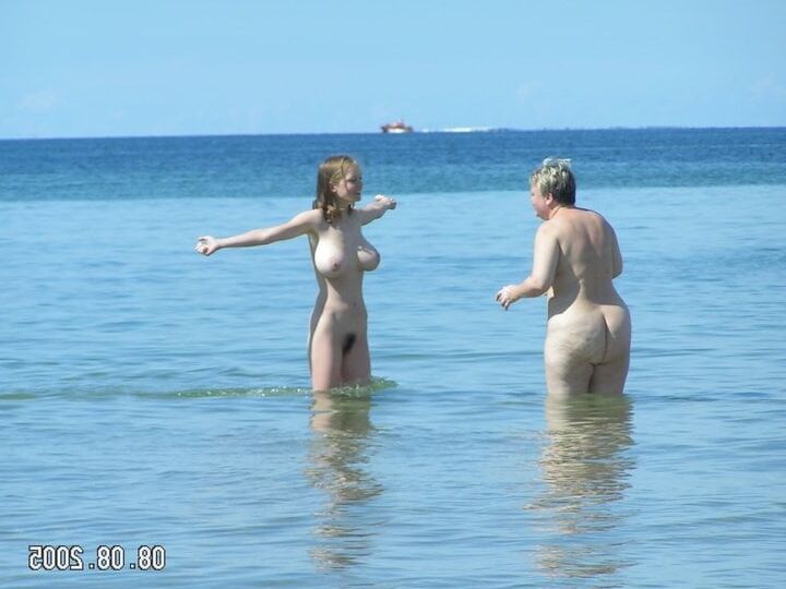 Topless a la plage