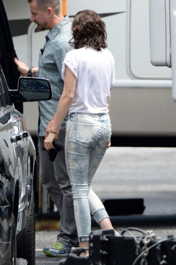 Kristen Stewart Tight jeans only