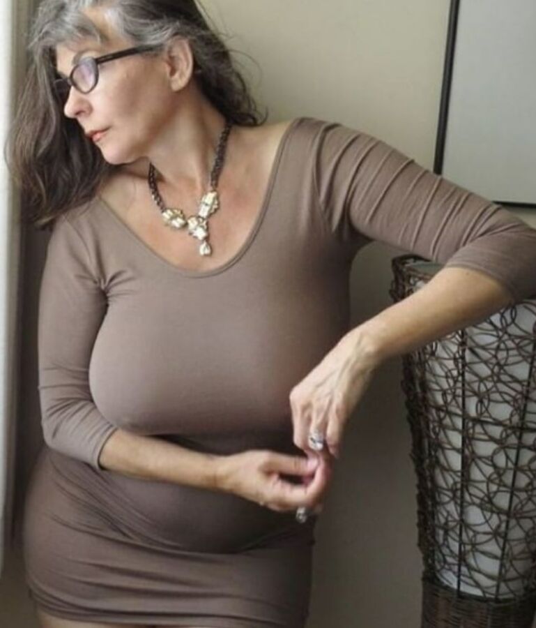 Big Tits Mature Mom Who want young Dick