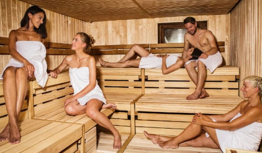 des belles nanas au sauna