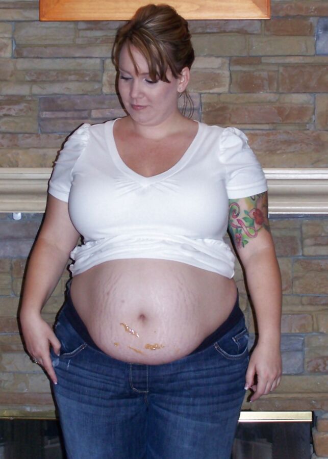 Gianna M. heavily pregnant Boobs