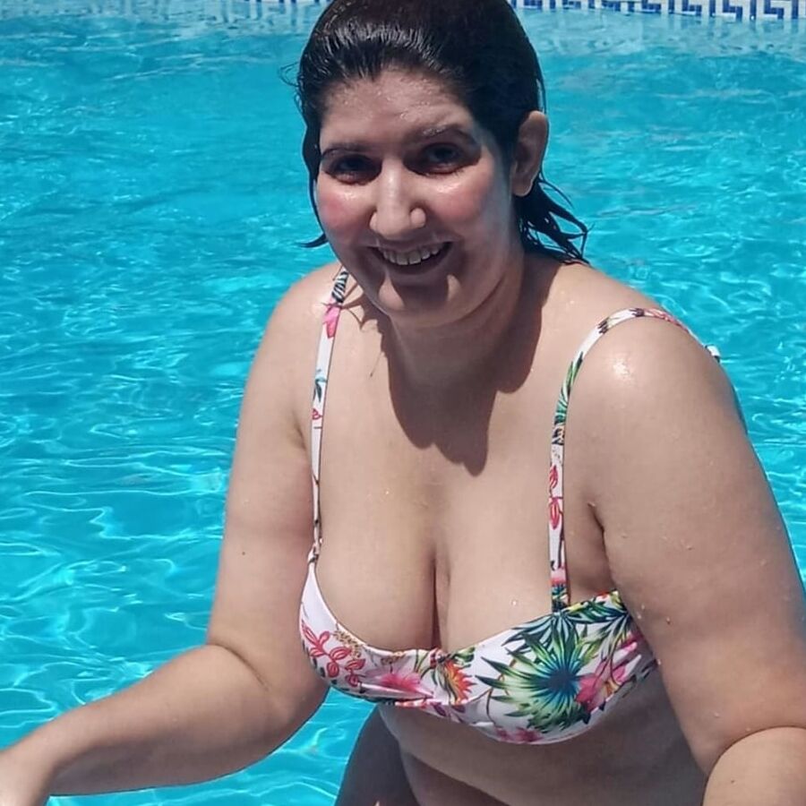 Rita, a mature Spanish woman with huge tits and a gigantic b