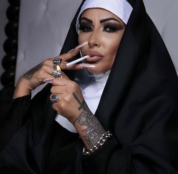 Mistress Kennya Smoking BDSM
